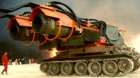 Teaserbild für Big Wind sieht aus wie ein Monstrum aus Warhammer 40K - die Fusion aus Panzer und Kampfjet löscht seit über 30 Jahren Feuer