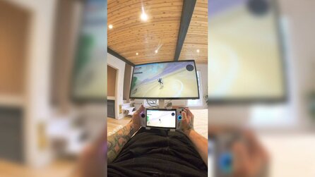 Spieler kann auf seinem Handheld nichts erkennen, packt einfach einen 18-Zoll-Bildschirm obendrauf und liebt es