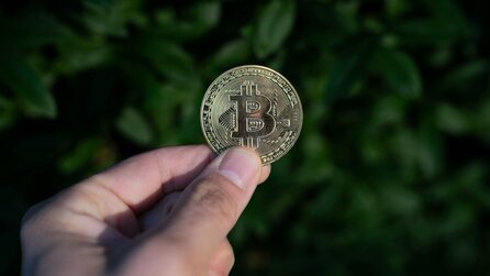 2021 setzte Tesla Bitcoin vor die Tür, weil der zu schmutzig sei – jetzt zeigt sich: Die Kryptowährung ist offenbar grüner als gedacht