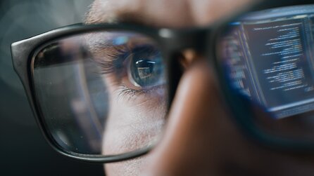 Eine Influencerin ist Brillen-Leugnerin - Ist Kurzsichtigkeit nur Trickserei?