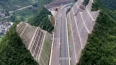 Tunnel zu bauen ist ja schön und gut, aber in China halbieren sie sogar Berge, um die höchste Brücke der Welt mit einer neuen Autobahn zu verbinden