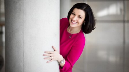 Staatministerin Dorothee Bär - Facebook ist für Alte, auf Twitter Psychopathen