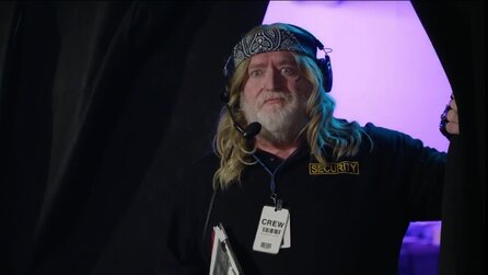 Gabe Newell - Cameo-Auftritt als Hippie-Roadie bei Dota-2-WM, wird sofort zum Meme