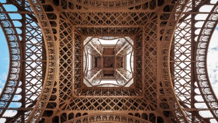 Vor 136 Jahren wurde das ehemals höchste Gebäude eröffnet und damit es nicht rostet, muss alle 7 Jahre von Hand gestrichen werden