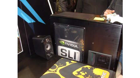 Geforce GTX 480 auf der CeBit 2010 - Leibwächter für Fermi
