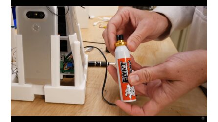 Furz-Falle mit Glitter-Bombe - Fake-Vorwürfe und neues, kürzeres Video