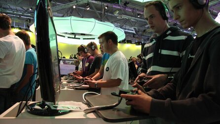 gamescom 2010 - Bilder vom ersten Publikumstag - Schlangen, Spiele, Stau
