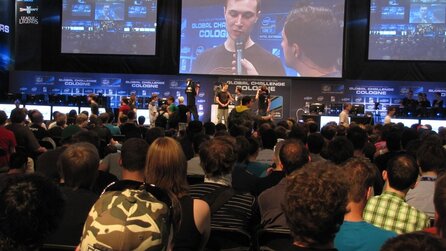 gamescom 2011: Impressionen #3 - Enge in den Hallen