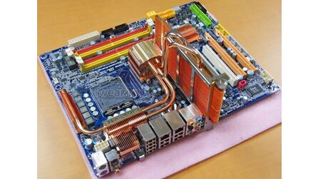 Gigabyte - P45-Mainboard mit riesigem Kühler