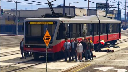 GTA 5 - Straßenbahn gegen 100 Menschen - wer zieht den Kürzeren?