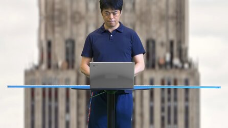 Google stellt Tastatur vor, die so lang ist, dass drei Menschen gleichzeitig damit schreiben können