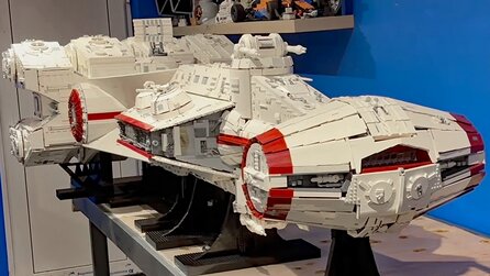 »Über 13.600 Euro« - Lego-Meisterbauer hat für sein Star-Wars-Raumschiff von drei Metern eine »wahnsinnige« Summe ausgegeben