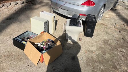 Eigentlich schaufelt er auf der Müllhalde nur nach alten Hardware-Schätzen. Was er im Container findet, ist Hunderte Euro wert