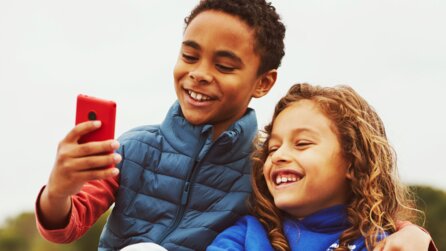 Das erste Handy für eure Kinder: Hersteller stellt Mini-Smartphone vor, das ganz absichtlich offline ist