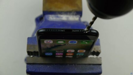 Apple iPhone 7 - Leichtgläubige Nutzer bohren sich eine Kopfhörer-Buchse