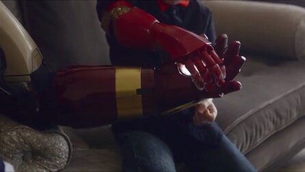 Microsoft + Limbitless Solutions - Junge erhält Armprothese von »Iron Man« Robert Downey Jr.