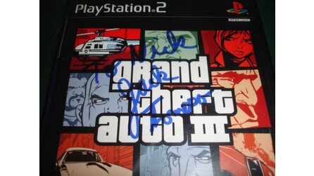 Jack Thompson - gibt Autogramm auf GTA-Exemplar