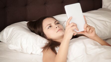 Studie führt zu eindeutigem Ergebnis: So schädlich ist blaues Licht von E-Readern vor dem Schlafen wirklich