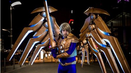 League of Legends - Irre: Mechanisches Cosplay-Kostüm von »Aether Wing Kayle«