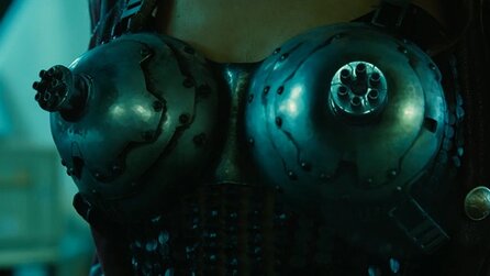 Machete Kills - Filmclip: Busen-MG in Doppel D