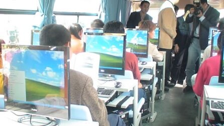 Arbeitsbus von Microsoft - Bus mit eingebauten Arbeitsplätzen