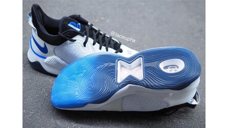 PS5 Sneaker Nike - Bilder der PS5-Sneaker aus der Nike-Kollaboration.