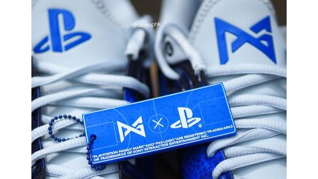 PS5 Sneaker Nike - Bilder der PS5-Sneaker aus der Nike-Kollaboration.