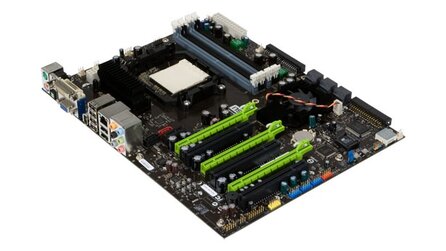 Nvidia stellt neuen AMD-Chipsatz nForce 980a SLI vor - Mit Referenz-Mainboard