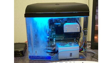 Mineralölgekühlter PC - PC und Öl im Aquarium