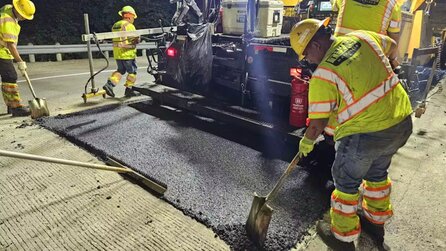 Schluss mit Schlaglöchern und zu vielen Baustellen? In Texas wird ein Asphalt mit recyceltem Kunststoff getestet, der Hitze und Verkehr viel besser standhält