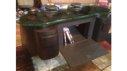 PlayStation 3 - Bilder eines PS3-Controller-Tischs