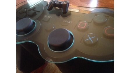 PlayStation 3 - Bilder eines PS3-Controller-Tischs