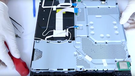 PlayStation 4 Slim - So sieht die neue Konsole im Inneren aus