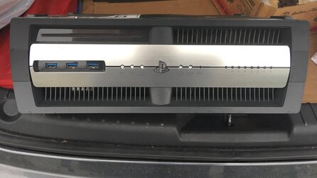 PS4-Dev-Kit ersteigert - Massig Daten der Sleeping-Dogs-Macher entdeckt