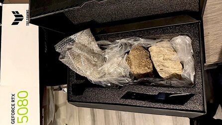 Doppelte Dreistigkeit: Dass ein Spieler Steine statt einer teuren GPU bekommt, ist fast normal, aber dass er sein Geld nicht wieder bekommt, setzt dem Ganzen die Krone auf