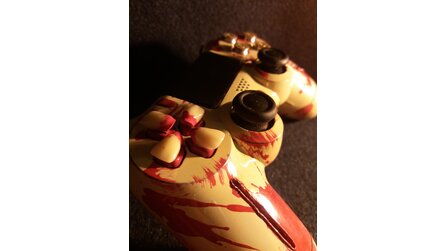 Resident Evil 7 - Bilder eines inoffiziellen PS4-Controllers zum Horrorspiel