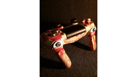 Resident Evil 7 - Bilder eines inoffiziellen PS4-Controllers zum Horrorspiel