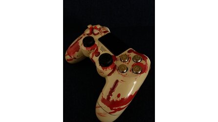 Resident Evil 7 - Bilder eines inoffiziellen PS4-Controllers zum Horrorspiel