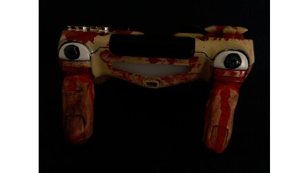 Resident Evil 7 - Bilder eines inoffiziellen PS4-Controllers zum Horrorspiel