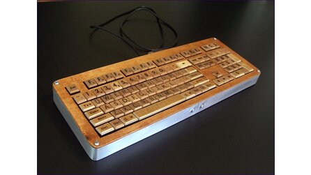 Kurioses: Scrabble-Keyboard - Mit echten Spielsteinen