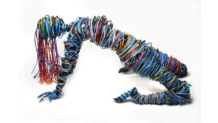 Kunst mit Computertechnik - Selbstportrait aus Netzwerkkabeln
