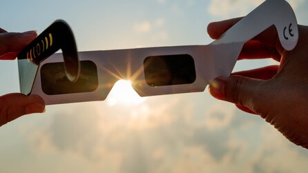 Sonnenfinsternis beobachten: Diese einfache DIY-Lösung schützt eure Augen, wenn ihr keine Brille mehr bekommt