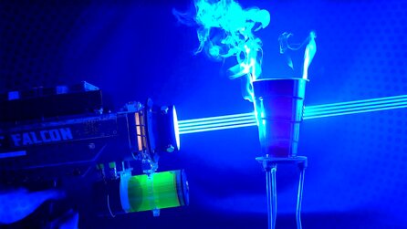 YouTuber baut Laser aus Schrott, 250.000-mal stärker als ein Laserpointer – ein offizieller Weltrekord bleibt ihm aber verwehrt