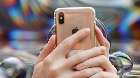 Warum transparente Handyhüllen vergilben und wir kaum etwas dagegen unternehmen können