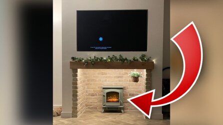 »Er erzeugt nicht einmal Wärme« – Filmfan baut Wand mit Fake-Kamin in sein Wohnzimmer und die Community schlägt die Hände über dem Kopf zusammen