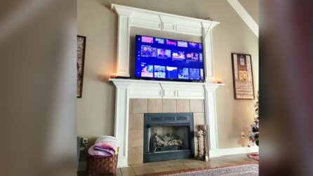 Eine Hausbesitzerin steht vor einem einzigartigen Problem: Wohin mit dem TV, wenn sich über dem Kaminsims ein Kaminsims befindet?