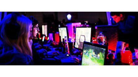 Unsere besten LAN-Geschichten: Wir packen im Livestream auf der Dreamhack aus