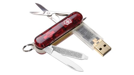 Zwei Mal umdrehen, bevor es passt - USB-Entwickler rechtfertigt Stecker-Design