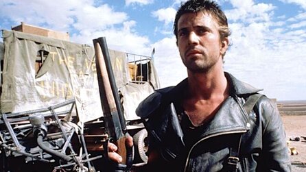 In Mad Max 2 - Der Vollstrecker saust Mel Gibson mit seinem Auto durchs Ödland