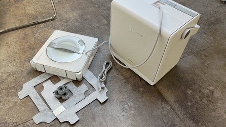 Der neue Fensterputzroboter von ECOVACS zeigt, was er bei Dachfenstern von Velux + Co. drauf hat